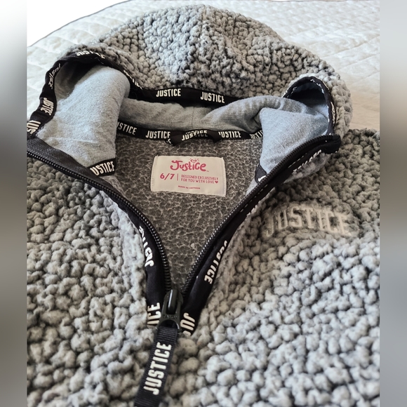 JUSTICE | CHILDRENS GRAY FLEECE JACKET HOODIE WITH FRONT POCKET | SIZE 6/7 - Picture 3 of 9